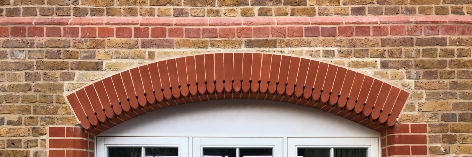 Gauged arches